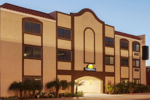 Days Inn by Wyndham Alhambra CA image 4