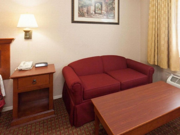 Days Inn by Wyndham Alhambra CA image 9